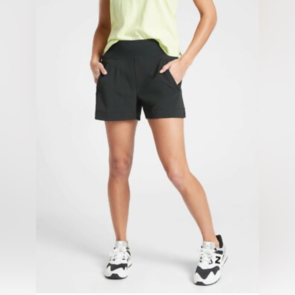 Athleta trekkie north short
